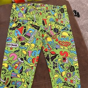 Taco like new Feed me Fight Me Capri Leggings Size XL